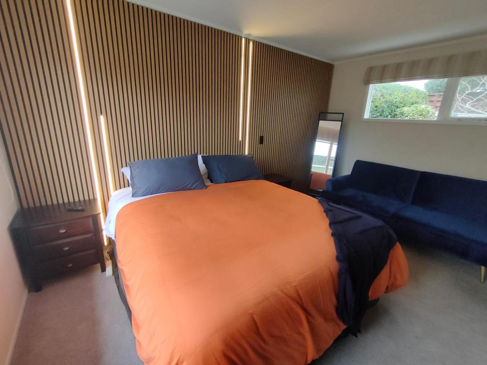 Retro 4 Bedroom Home, Warm And Welcoming, Quiet Location Porirua Eksteriør billede