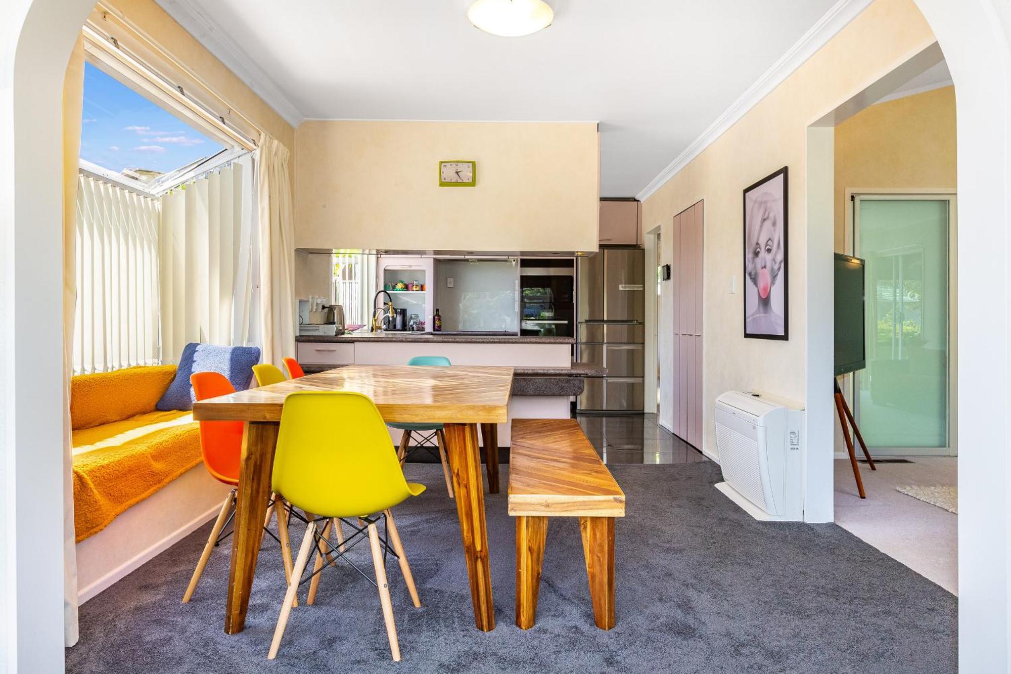 Retro 4 Bedroom Home, Warm And Welcoming, Quiet Location Porirua Eksteriør billede