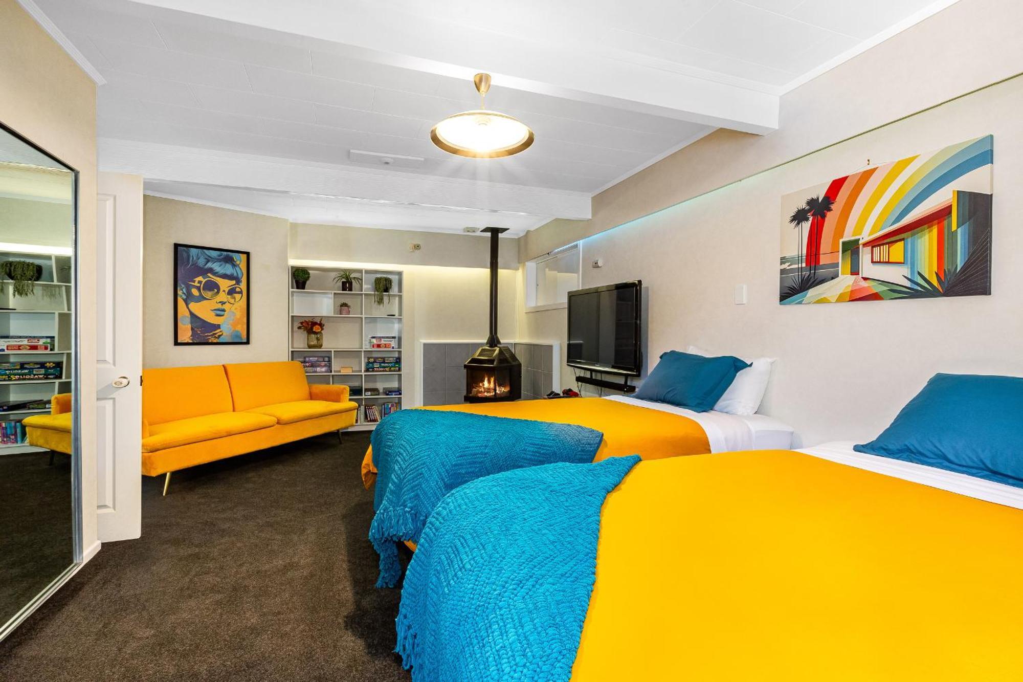 Retro 4 Bedroom Home, Warm And Welcoming, Quiet Location Porirua Eksteriør billede
