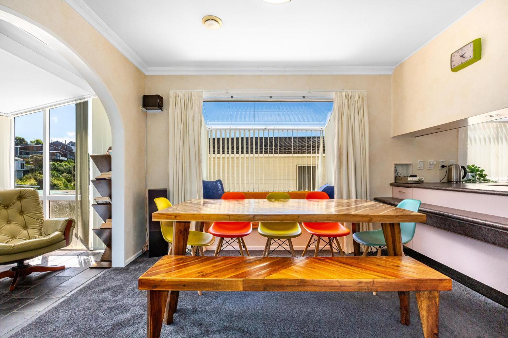 Retro 4 Bedroom Home, Warm And Welcoming, Quiet Location Porirua Eksteriør billede