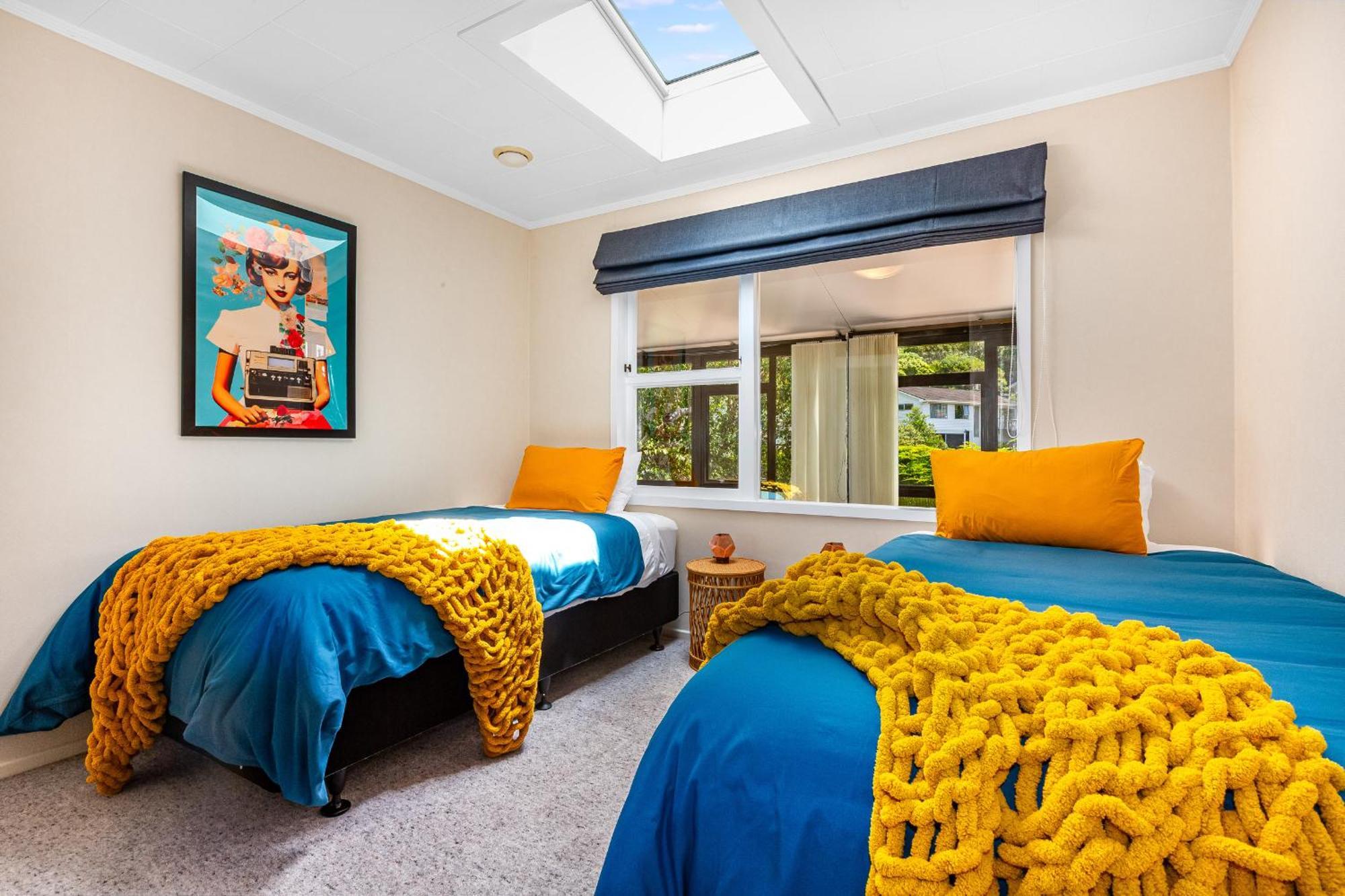 Retro 4 Bedroom Home, Warm And Welcoming, Quiet Location Porirua Eksteriør billede
