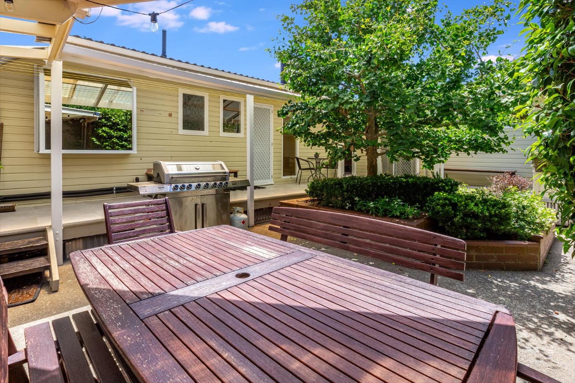 Retro 4 Bedroom Home, Warm And Welcoming, Quiet Location Porirua Eksteriør billede