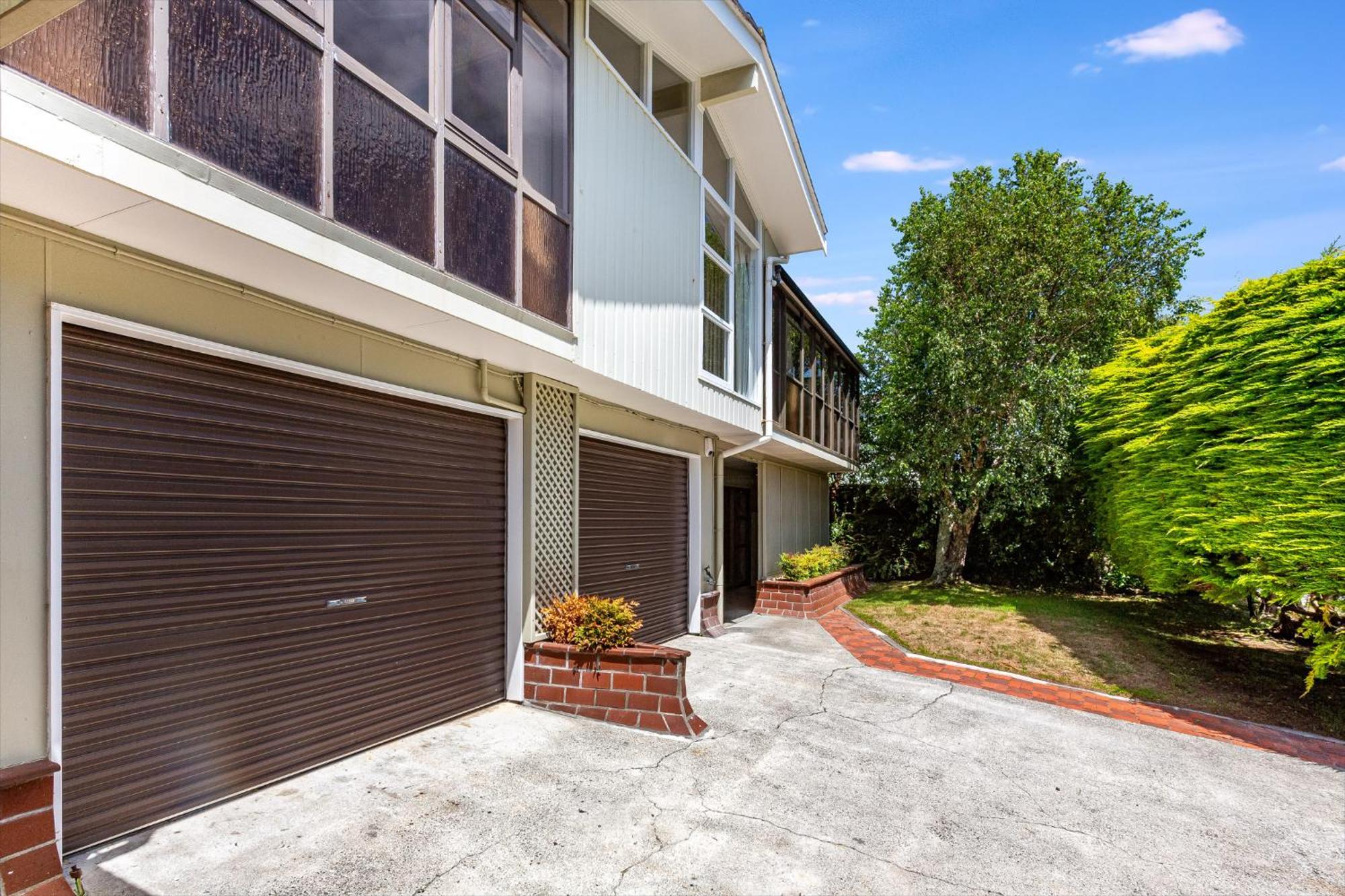 Retro 4 Bedroom Home, Warm And Welcoming, Quiet Location Porirua Eksteriør billede
