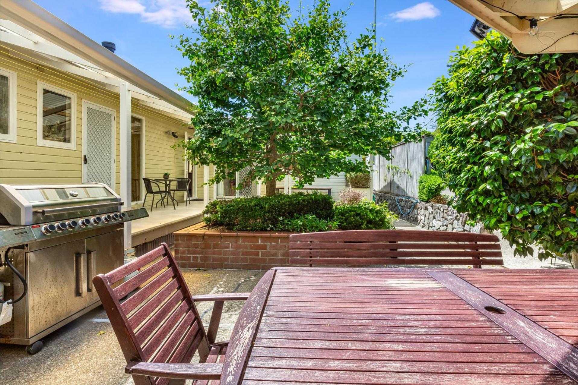 Retro 4 Bedroom Home, Warm And Welcoming, Quiet Location Porirua Eksteriør billede