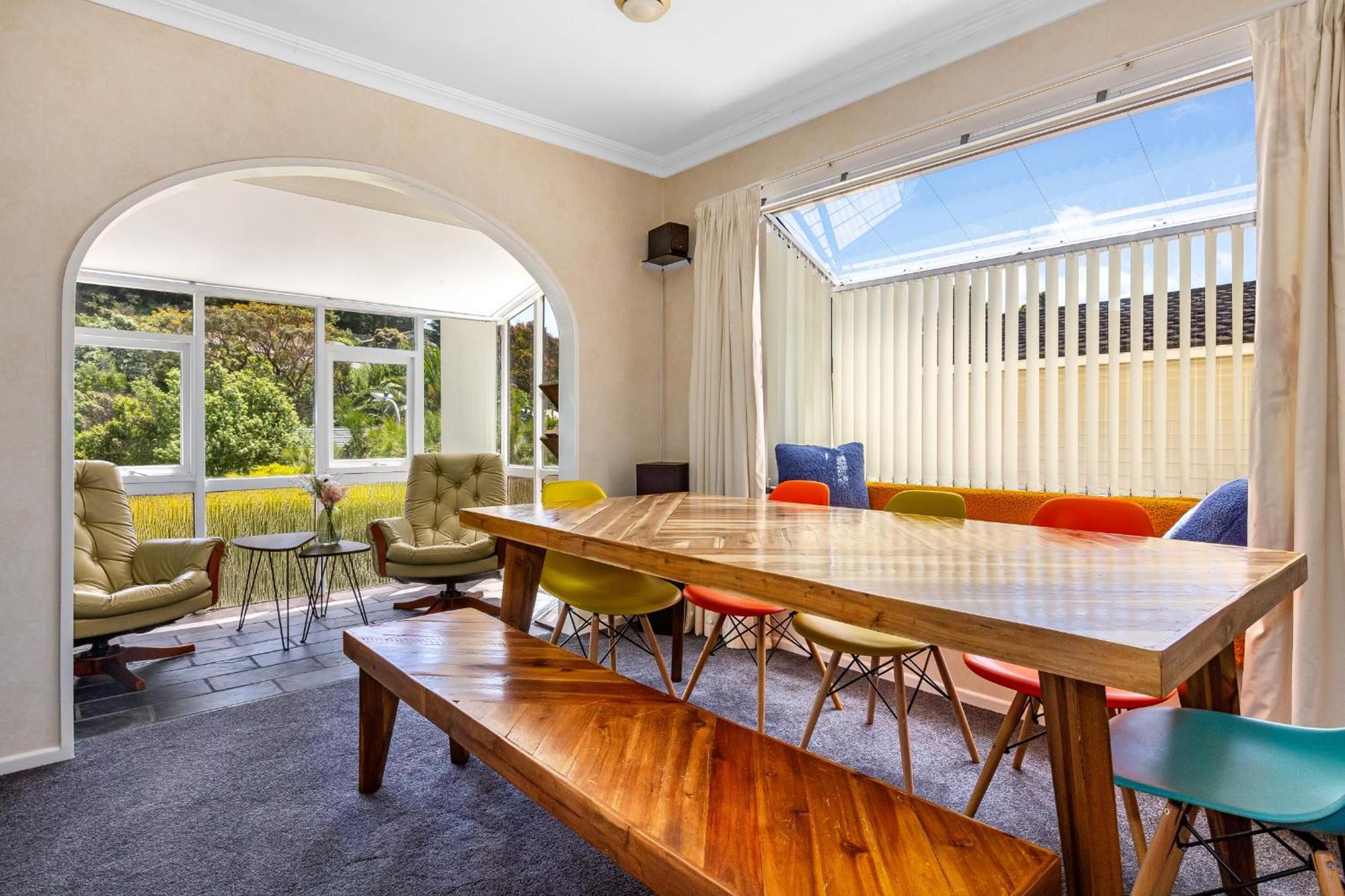 Retro 4 Bedroom Home, Warm And Welcoming, Quiet Location Porirua Eksteriør billede